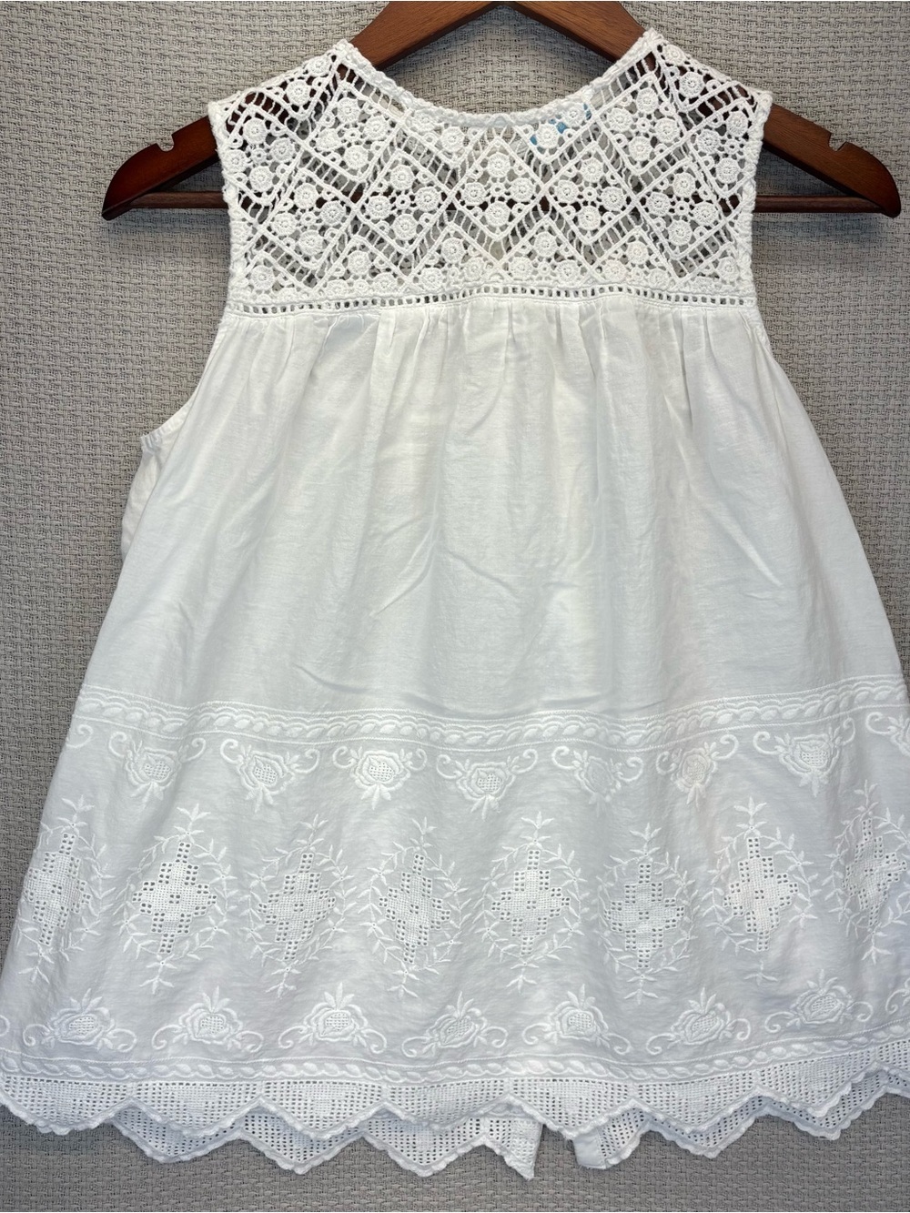 J. Mclaughlin XS White Crochet Embroidered White Tank Top Boho Cottagecore EUC